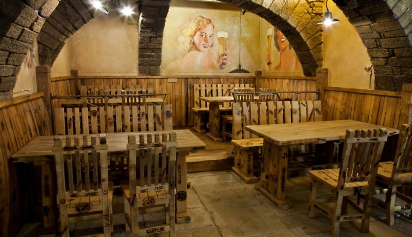 BECHERPLATZ Karlovy Vary